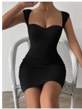 Women’s Black Bodycon Sweetheart Neck Dress